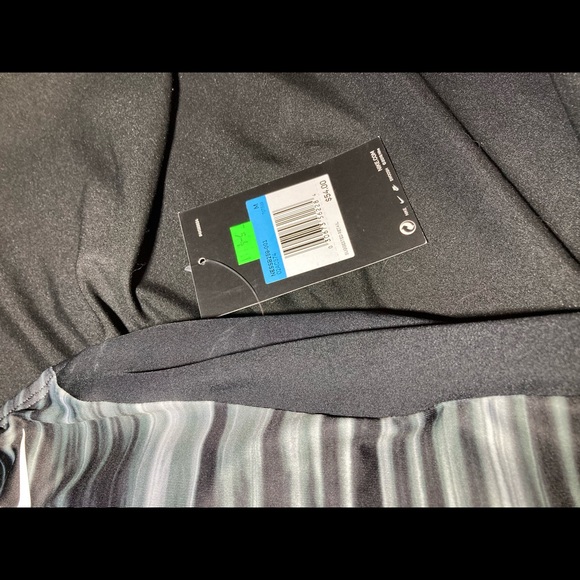 Nike Workout Top NWT - Picture 3 of 7